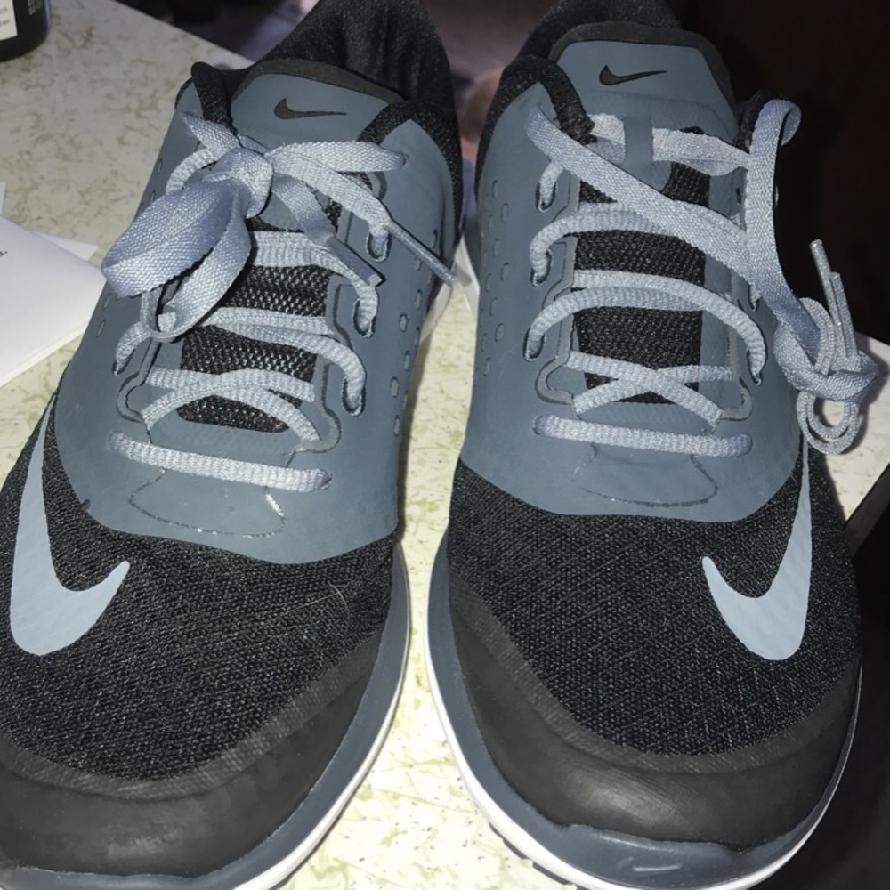 NIKE SNEAKERS